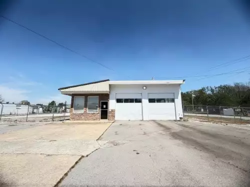 1000 E Main St, Decherd, TN  37324