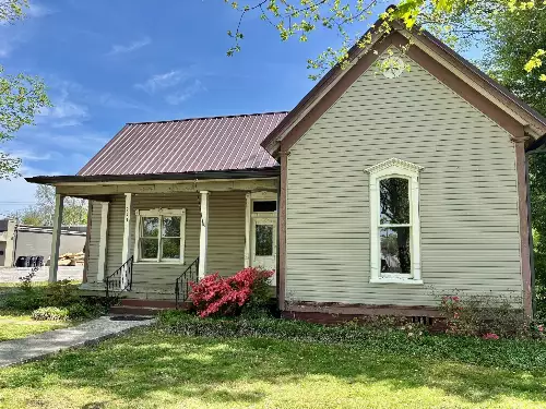 211 SE Atlantic St, Tullahoma, TN  37388