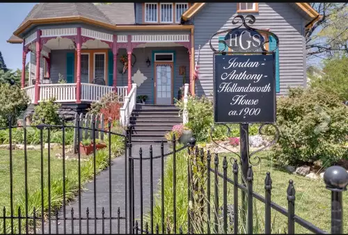 210 S 6th St, Pulaski, TN  38478