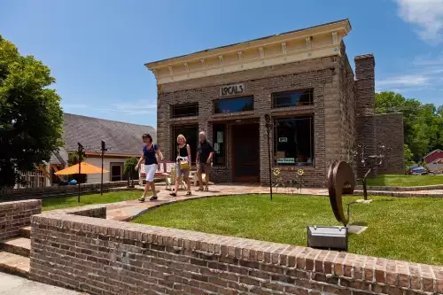 49 University Ave, Sewanee, TN  37375