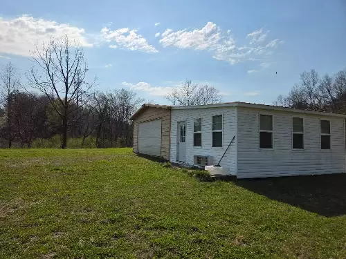 1269 Lawrenceburg Hwy, Waynesboro, TN  38485