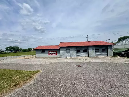 1928 Wilson Pkwy, Fayetteville, TN  37334