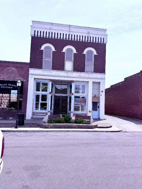 4 Front St, Normandy, TN  37360