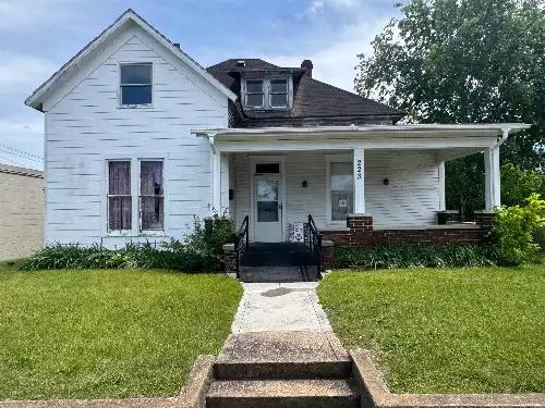 223 N Main St, Dickson, TN  37055