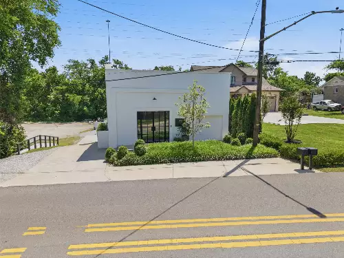 829 Gale Ln, Nashville, TN  37204