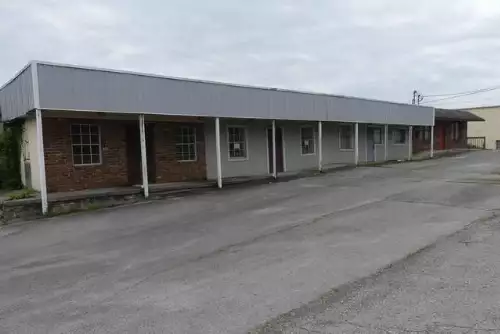 15 Congress Parkway, Athens, TN  37303