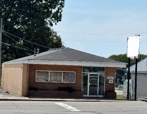 207 E Gaines St, Lawrenceburg, TN  38464
