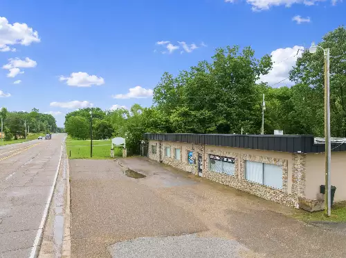 1233 W Main St, Parsons, TN  38363