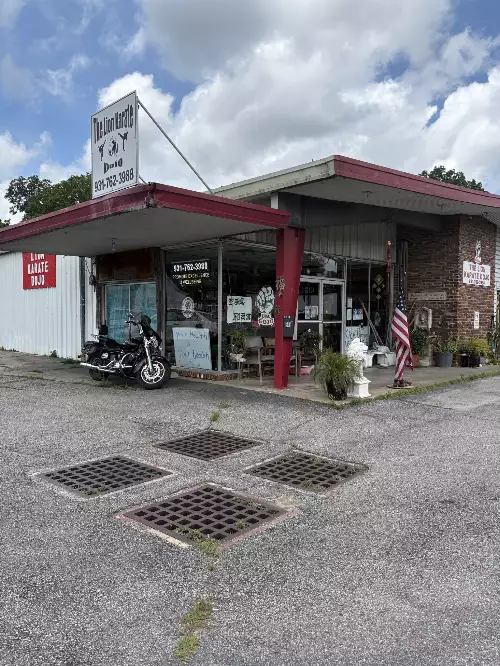301 N Locust Ave, Lawrenceburg, TN  38464