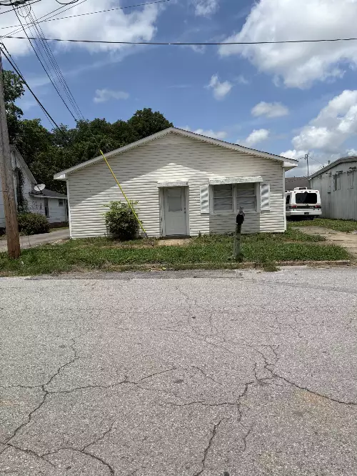 238 Lawrence St, Lawrenceburg, TN  38464